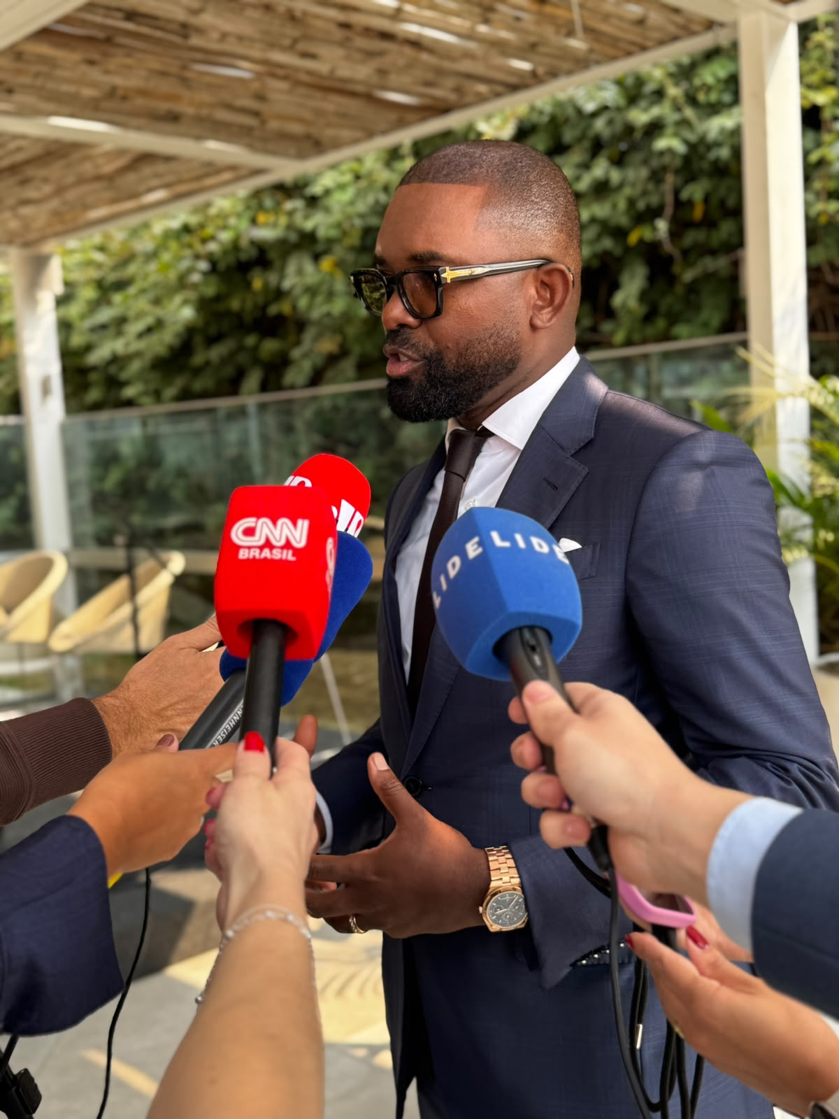 Venceslau Andrade fala à imprensa